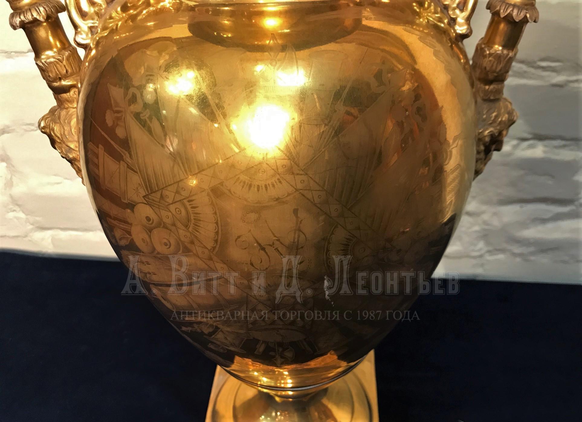 Большая фарфоровая ваза с цветами завод купца Батенина